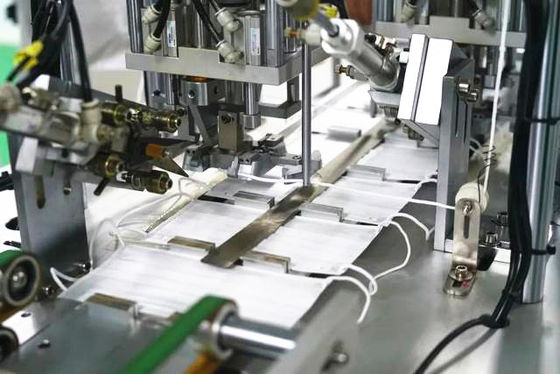 China Precisión mascarilla disponible de 3 capas que hace control de programación del PLC de la máquina proveedor